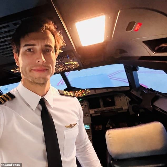 22-year-old student pilot forced to land her plane alone after instructor leaps to his de@th from cockpit mid-flight